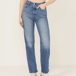Levi’s Ribcage Straight Jean